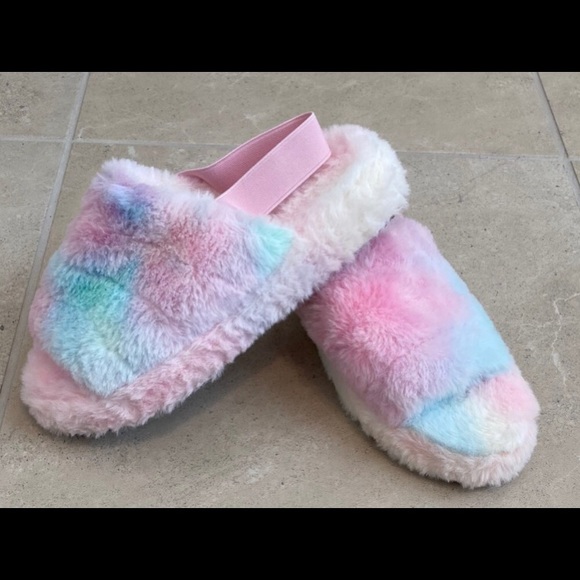 NWOT New Plush Slippers with back Strap
